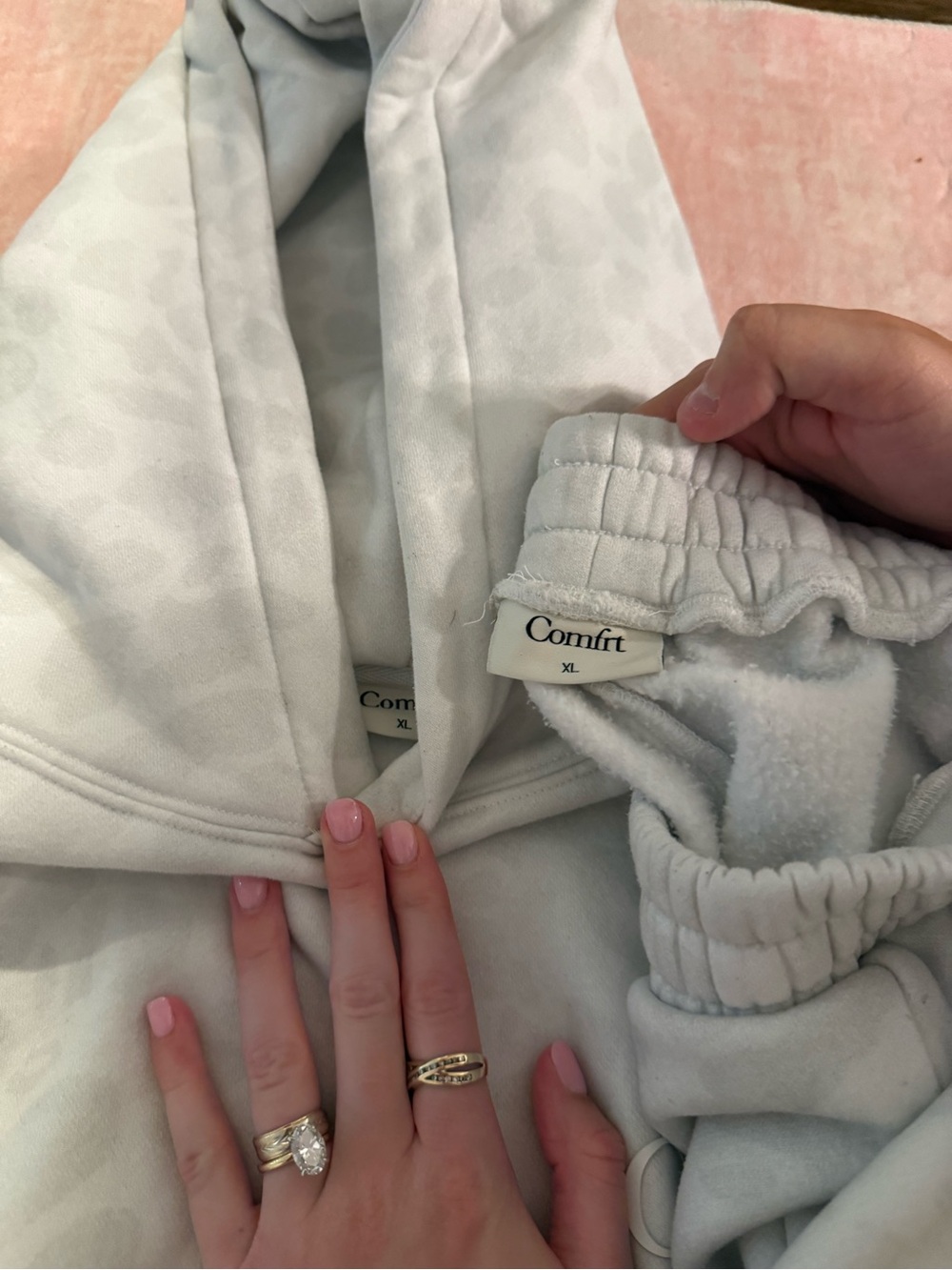 Comfit Women's Light Gray Plush Pajama Sweater Set - XL